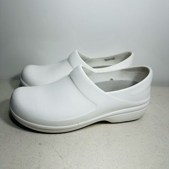 Crocs Womens Clogs Dual Comfort Nursing Shoes Size 10 White Slip On - Picture 1 of 8